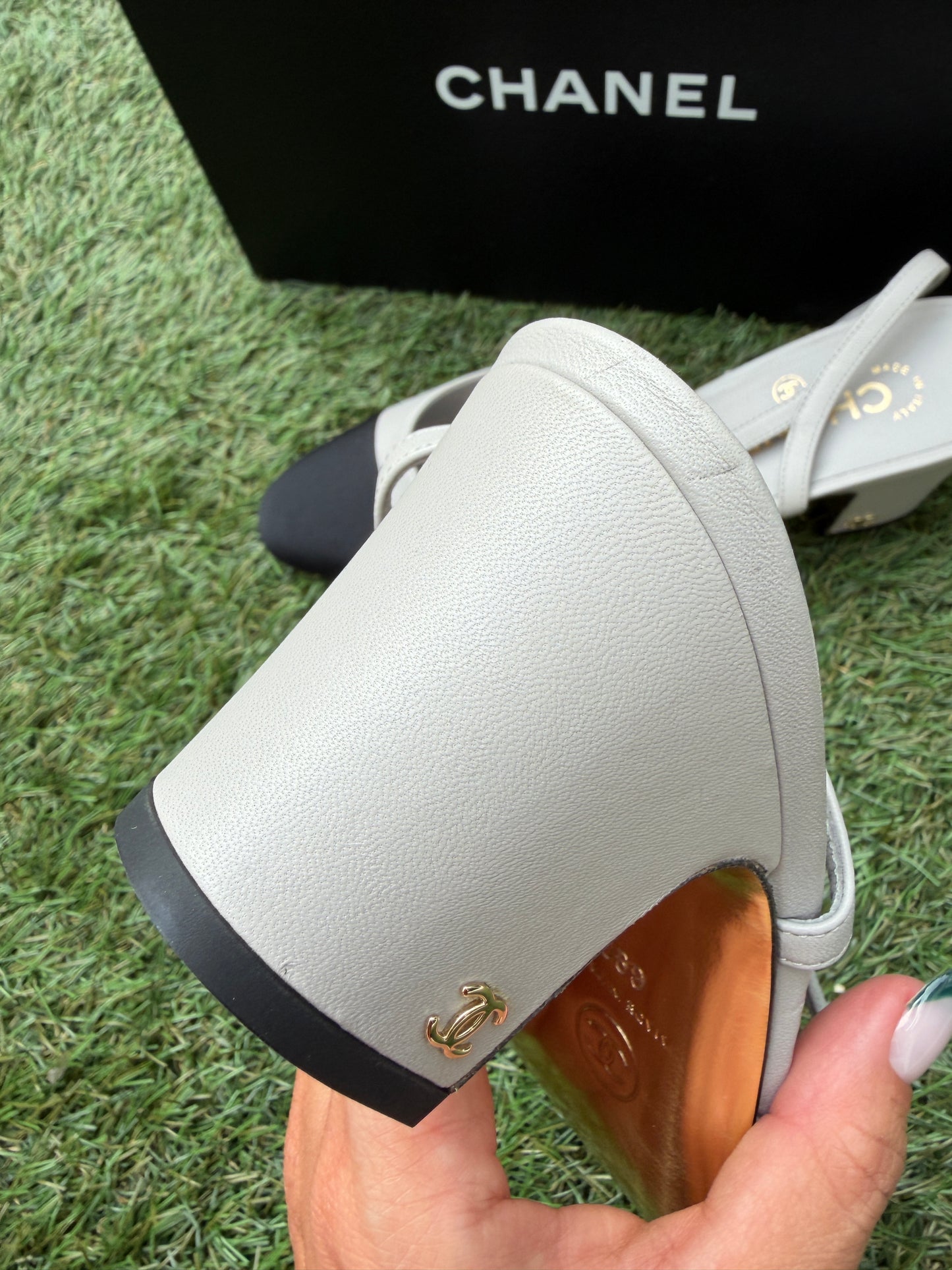 CHANEL CLASSIC LOGO LIGHT GRAY LEATHER SLINGBACK LOW HEEL SLINGBACKS CAP TOE