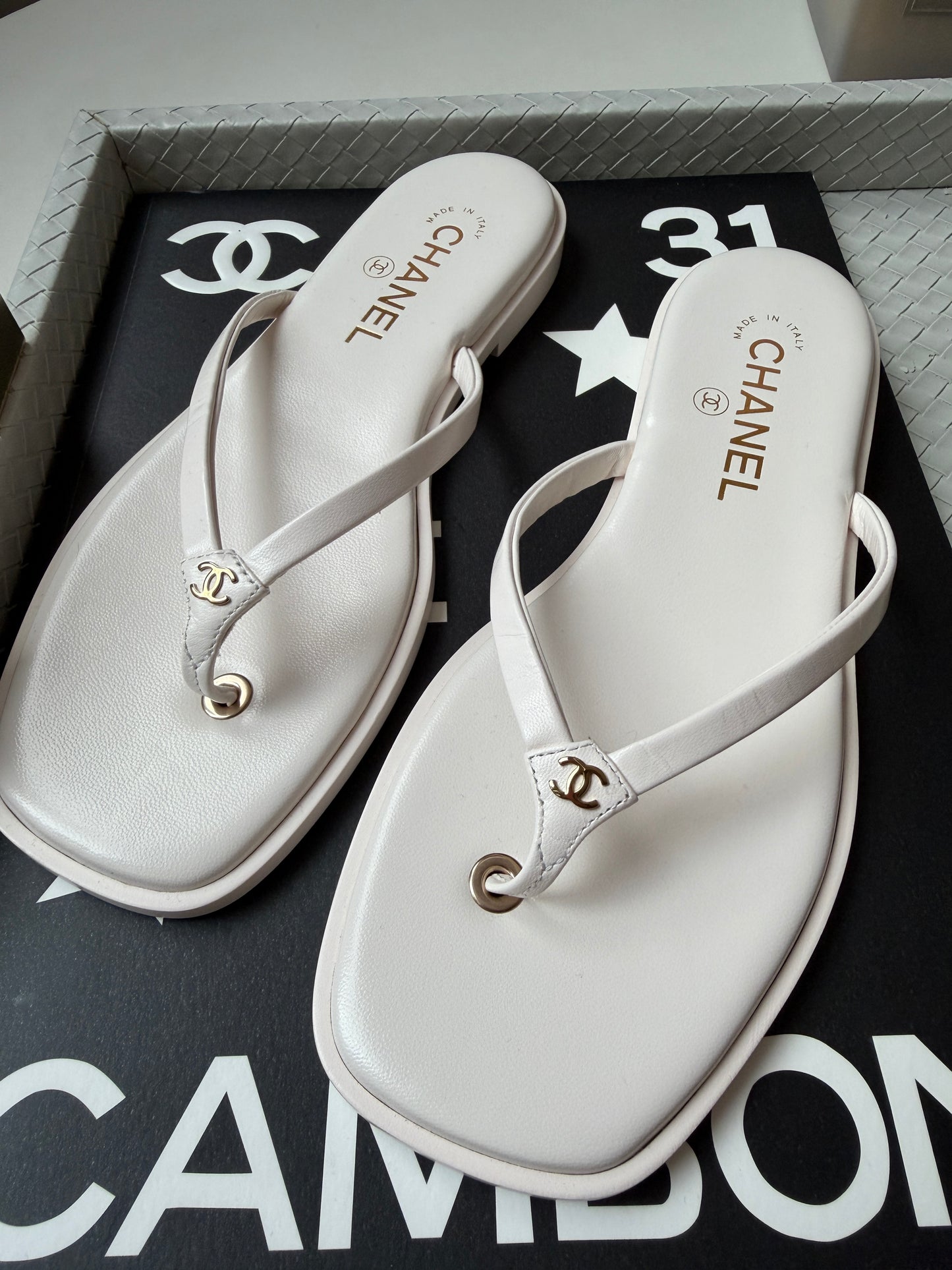 Chanel 2026 MÉTIERS D’ART Ivory White Leather Gold CC Logo Flip Flops Slides Flat Sandals Thongs