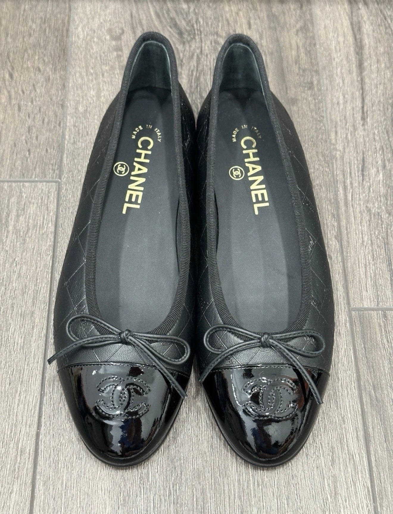 CHANEL CC LOGO STAMPED EMBOSSED BLACK LEATHER PATENT CAP TOE BALLET BALLERINA FLATS SHOES
