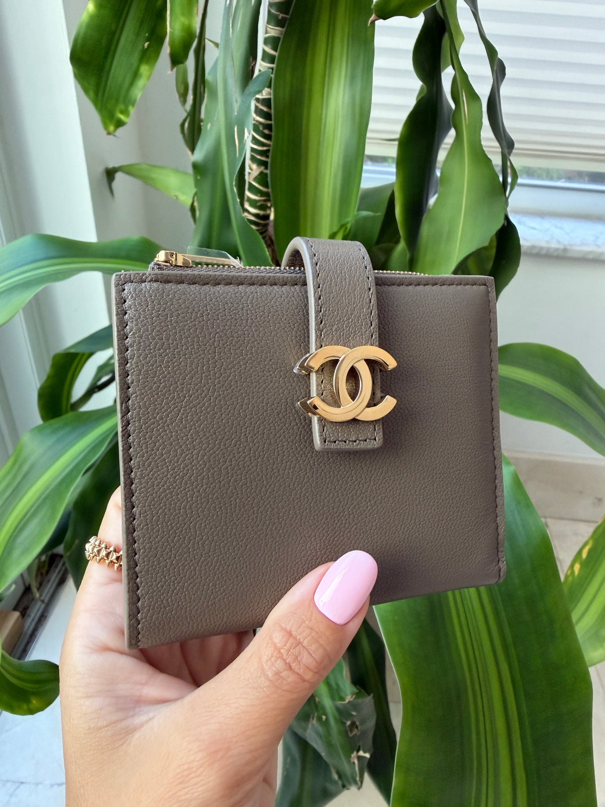Chanel Metier’s d’Art 26A Bifold Dark Khaki Fonce Chèvre Leather Gold CC Logo Small Wallet Card Holder