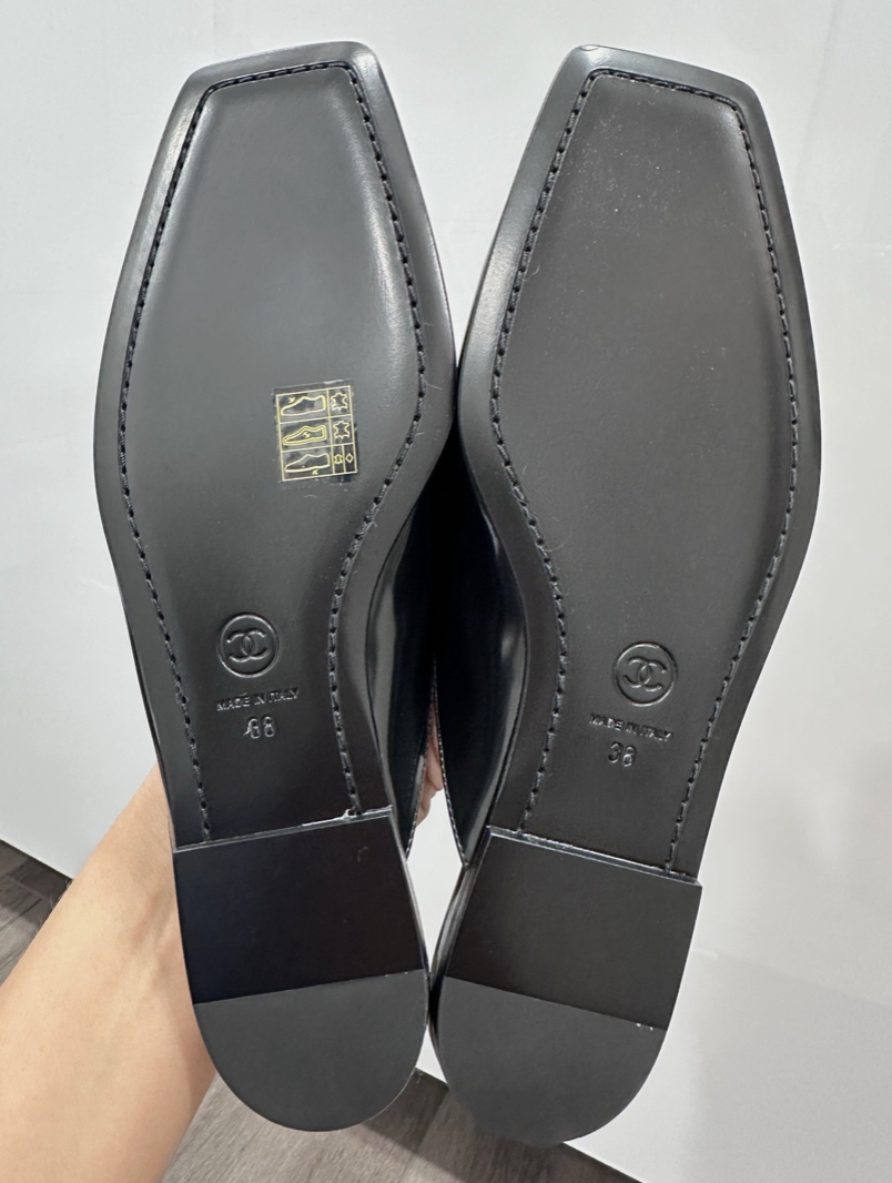 CHANEL F/W 2026 BLACK SHINY CALFSKIN LEATHER MULE LOAFERS  SQUARE TOE BLAZY MULES SLIDES