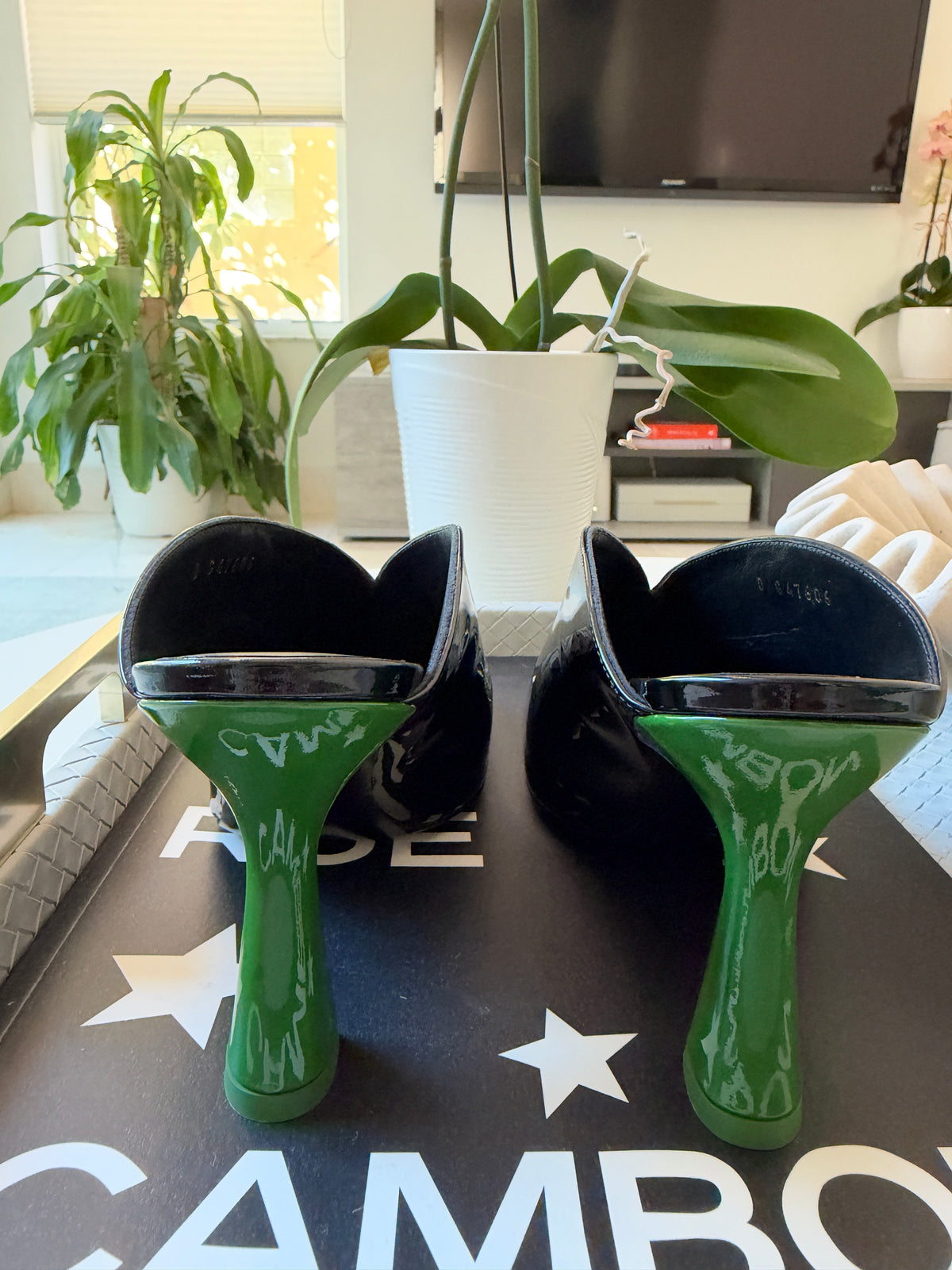 CHANEL F/W 26 BLACK PATENT LEATHER WHITE GREEN SQUARE TOE HEELS MULE PUMPS