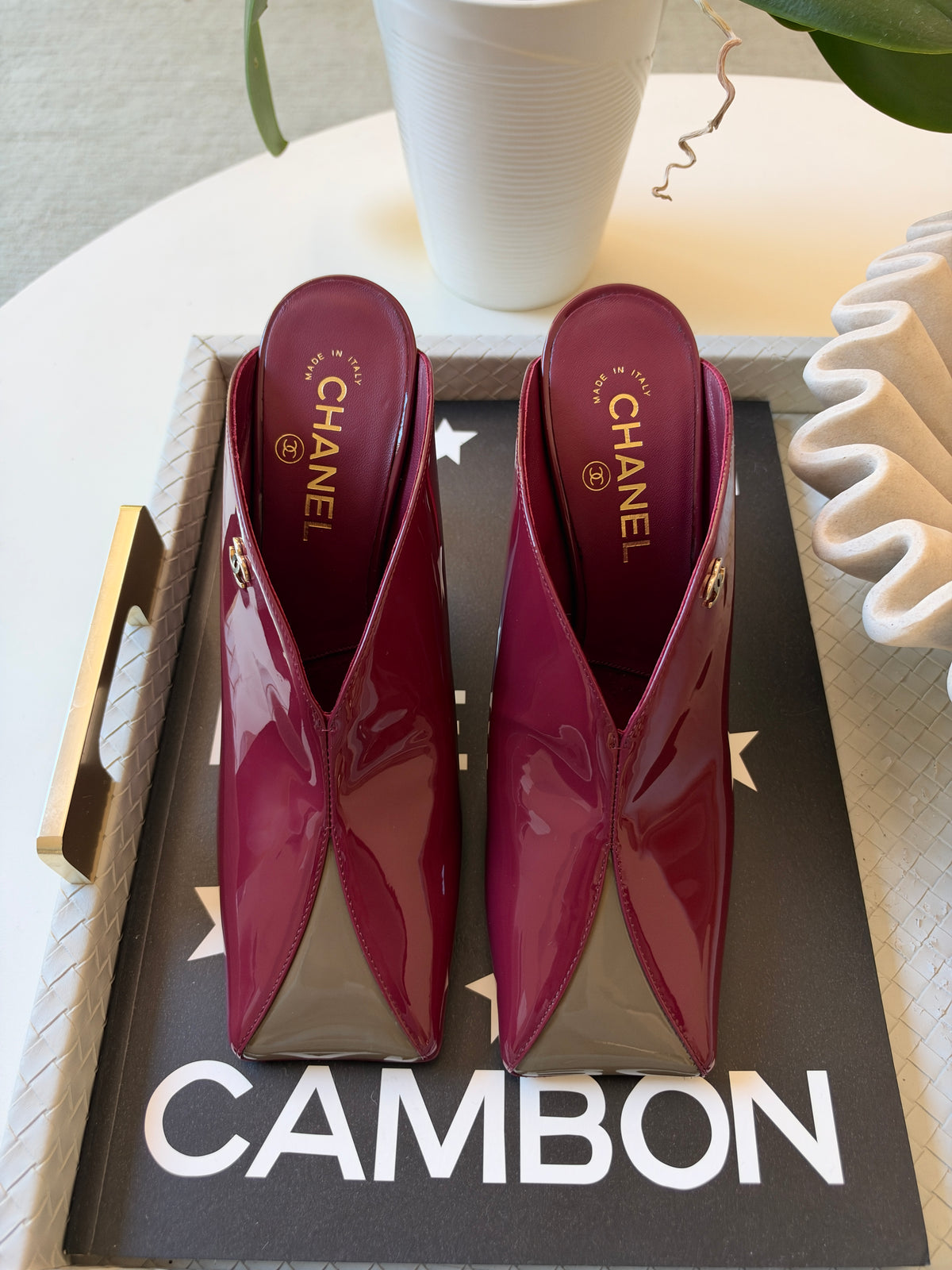 CHANEL F/W 26 BURGUNDY KHAKI PATENT LEATHER SQUARE TOE RED HEELS MULE PUMPS
