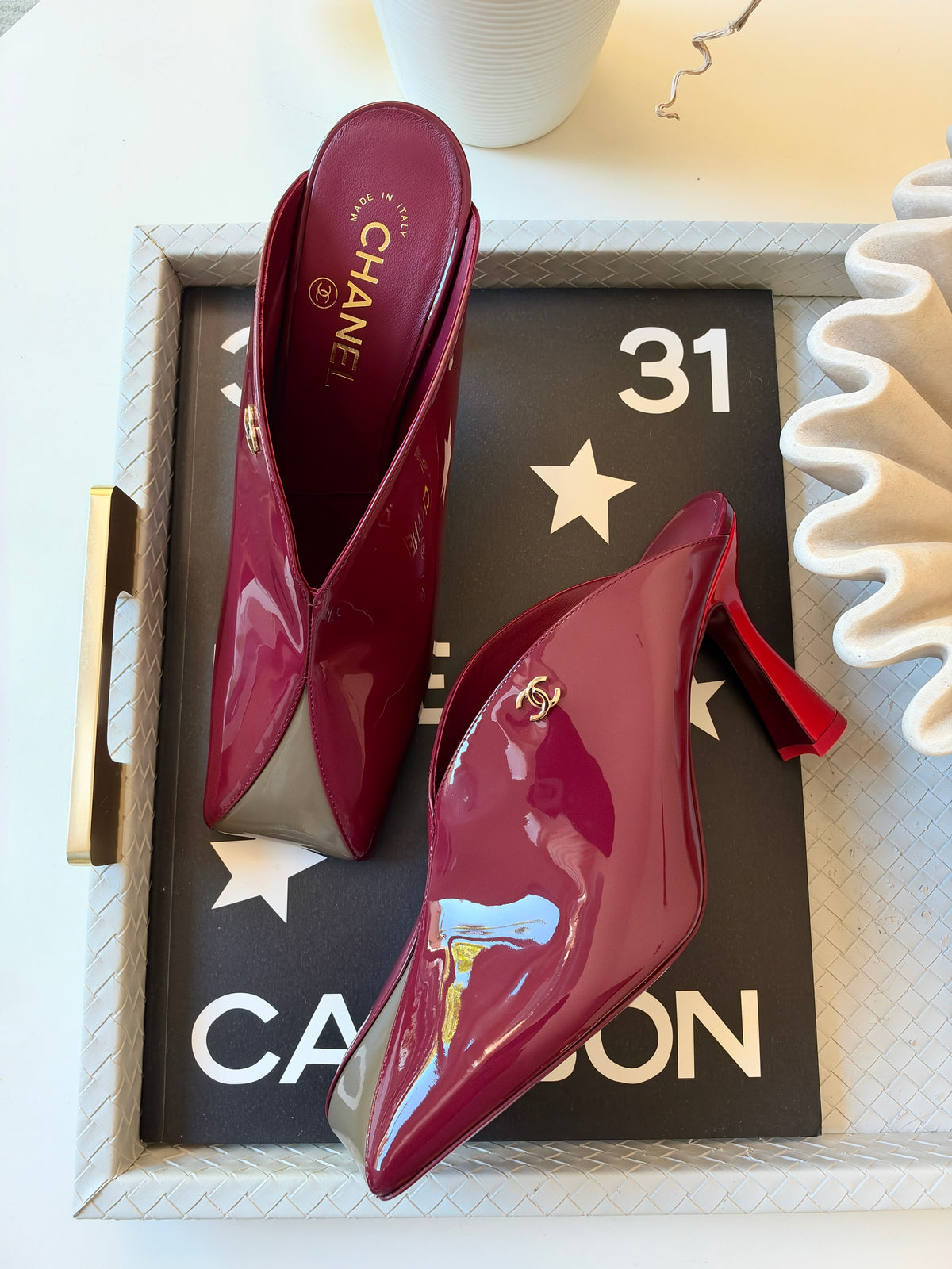CHANEL F/W 26 BURGUNDY KHAKI PATENT LEATHER SQUARE TOE RED HEELS MULE PUMPS