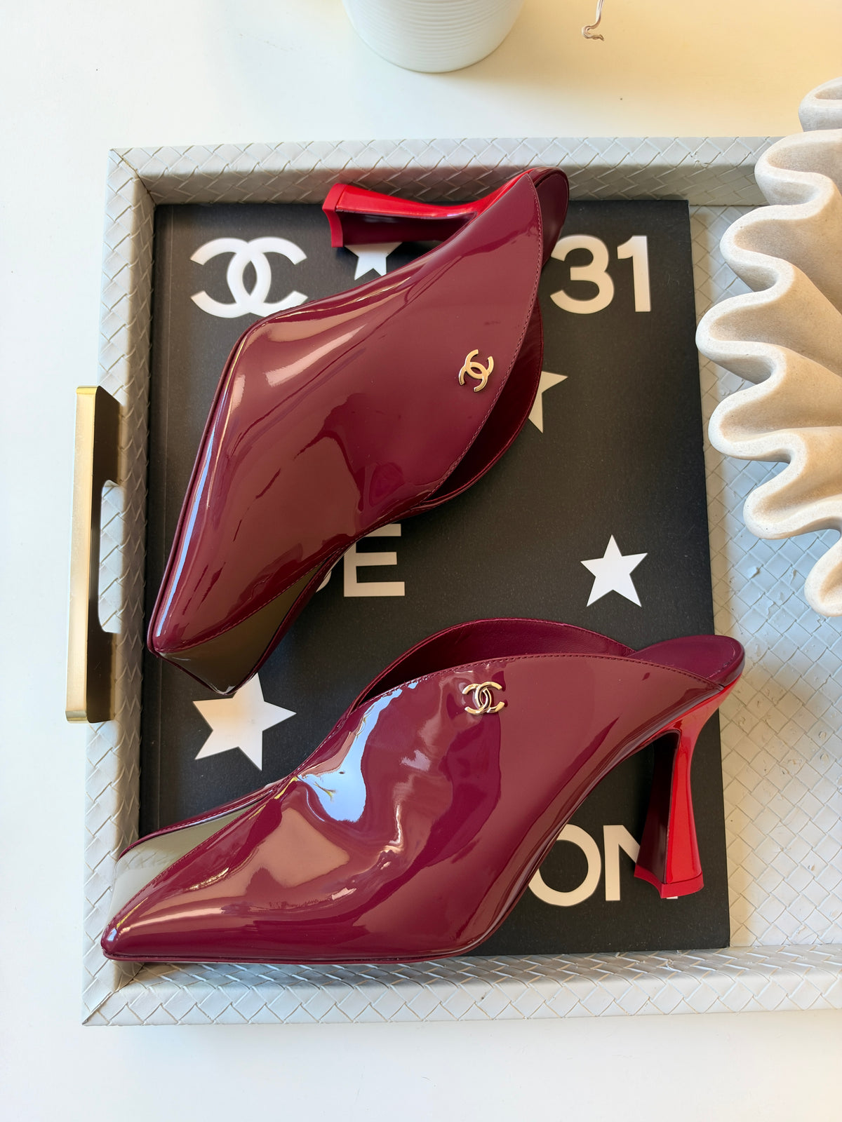 CHANEL F/W 26 BURGUNDY KHAKI PATENT LEATHER SQUARE TOE RED HEELS MULE PUMPS