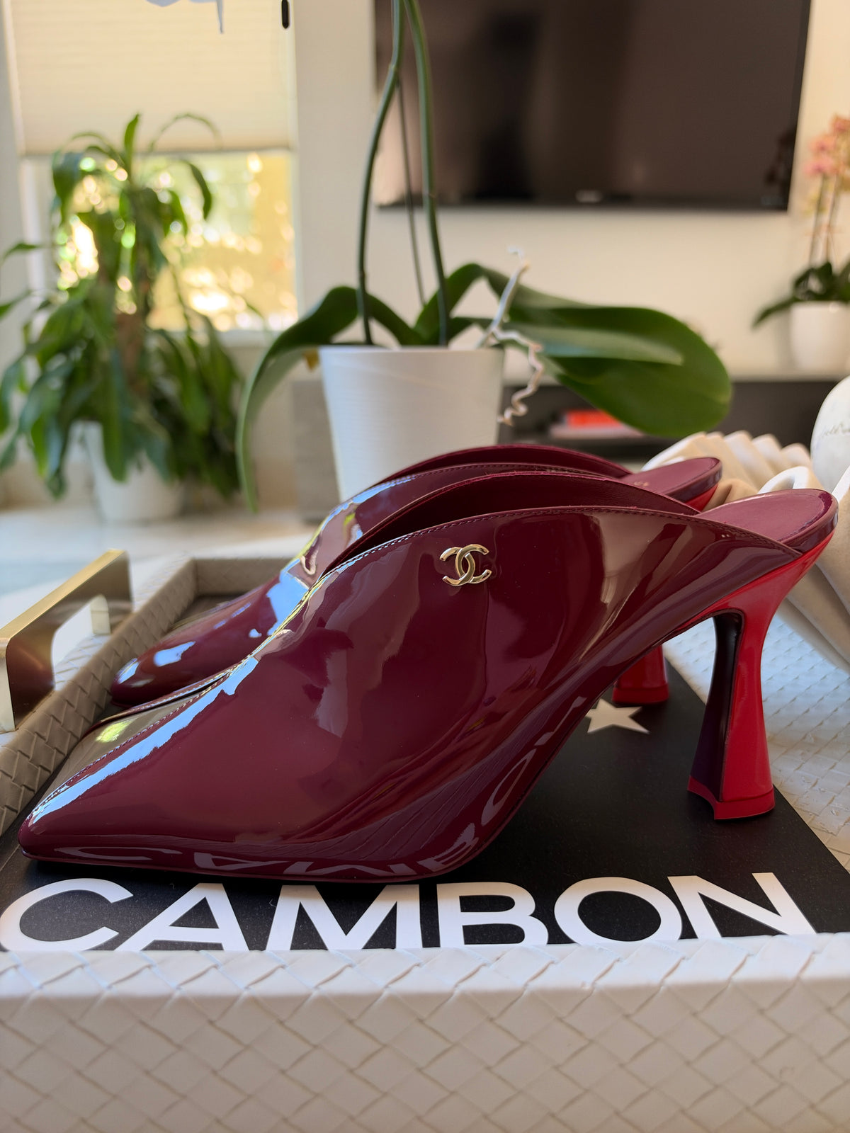 CHANEL F/W 26 BURGUNDY KHAKI PATENT LEATHER SQUARE TOE RED HEELS MULE PUMPS