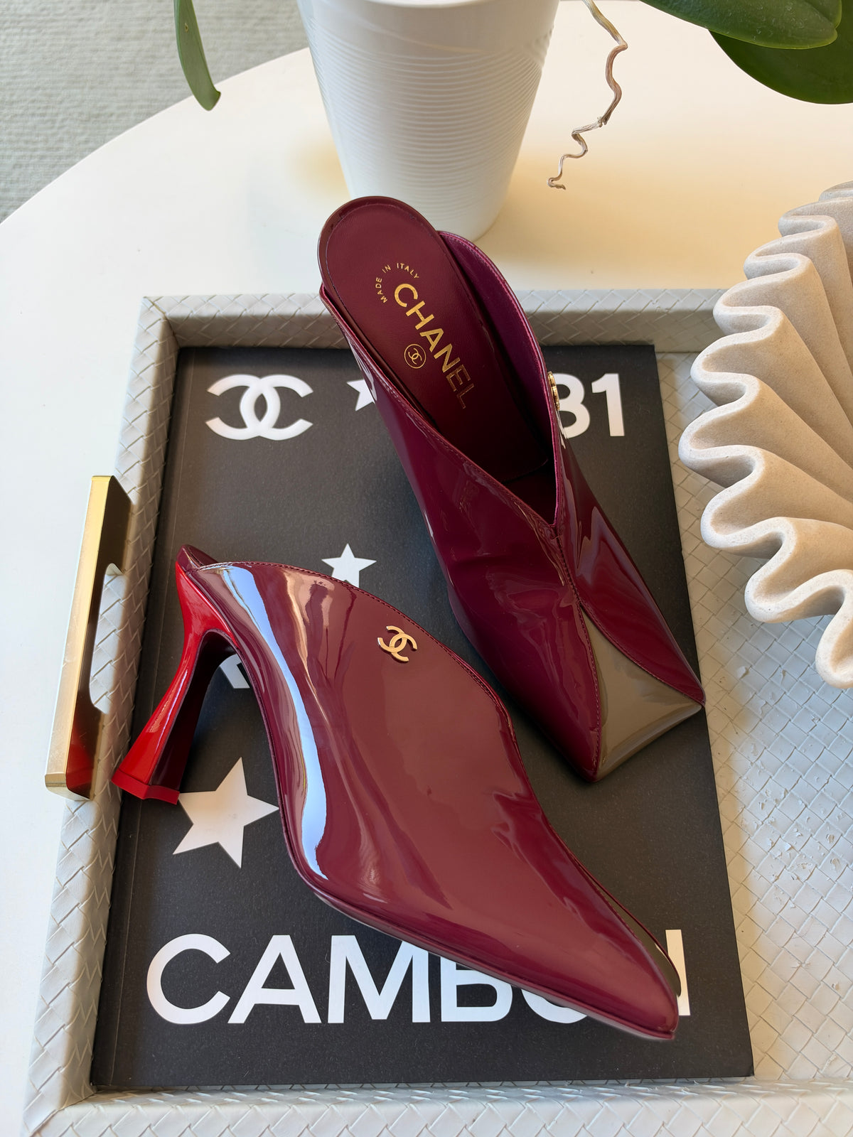 CHANEL F/W 26 BURGUNDY KHAKI PATENT LEATHER SQUARE TOE RED HEELS MULE PUMPS