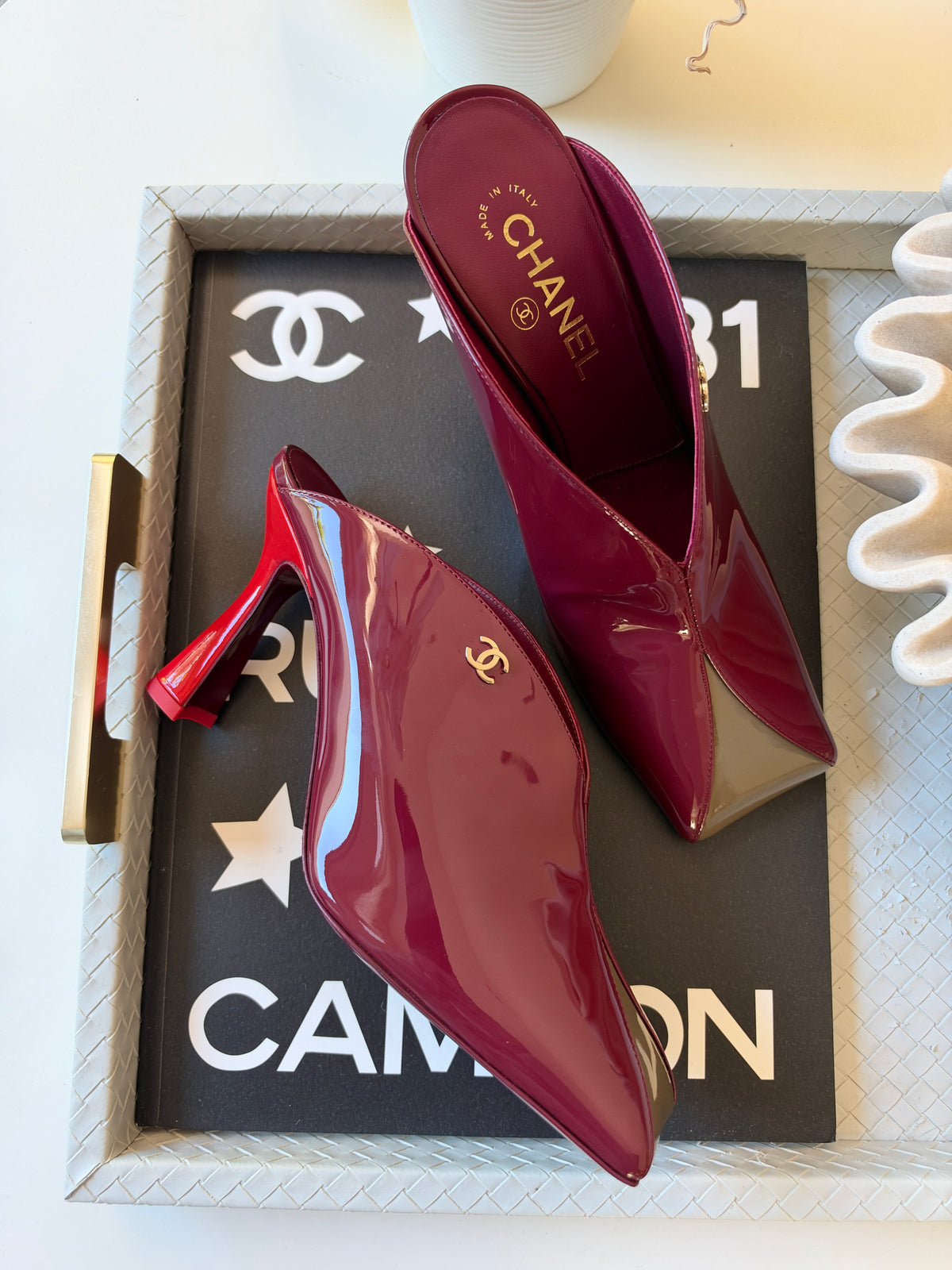 CHANEL F/W 26 BURGUNDY KHAKI PATENT LEATHER SQUARE TOE RED HEELS MULE PUMPS