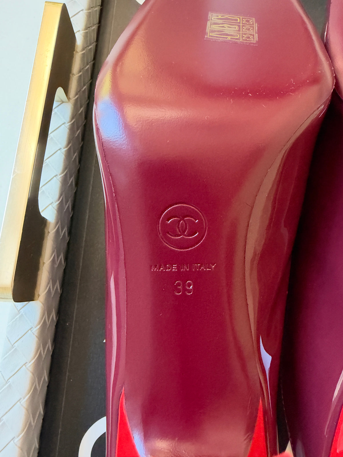 CHANEL F/W 26 BURGUNDY KHAKI PATENT LEATHER SQUARE TOE RED HEELS MULE PUMPS