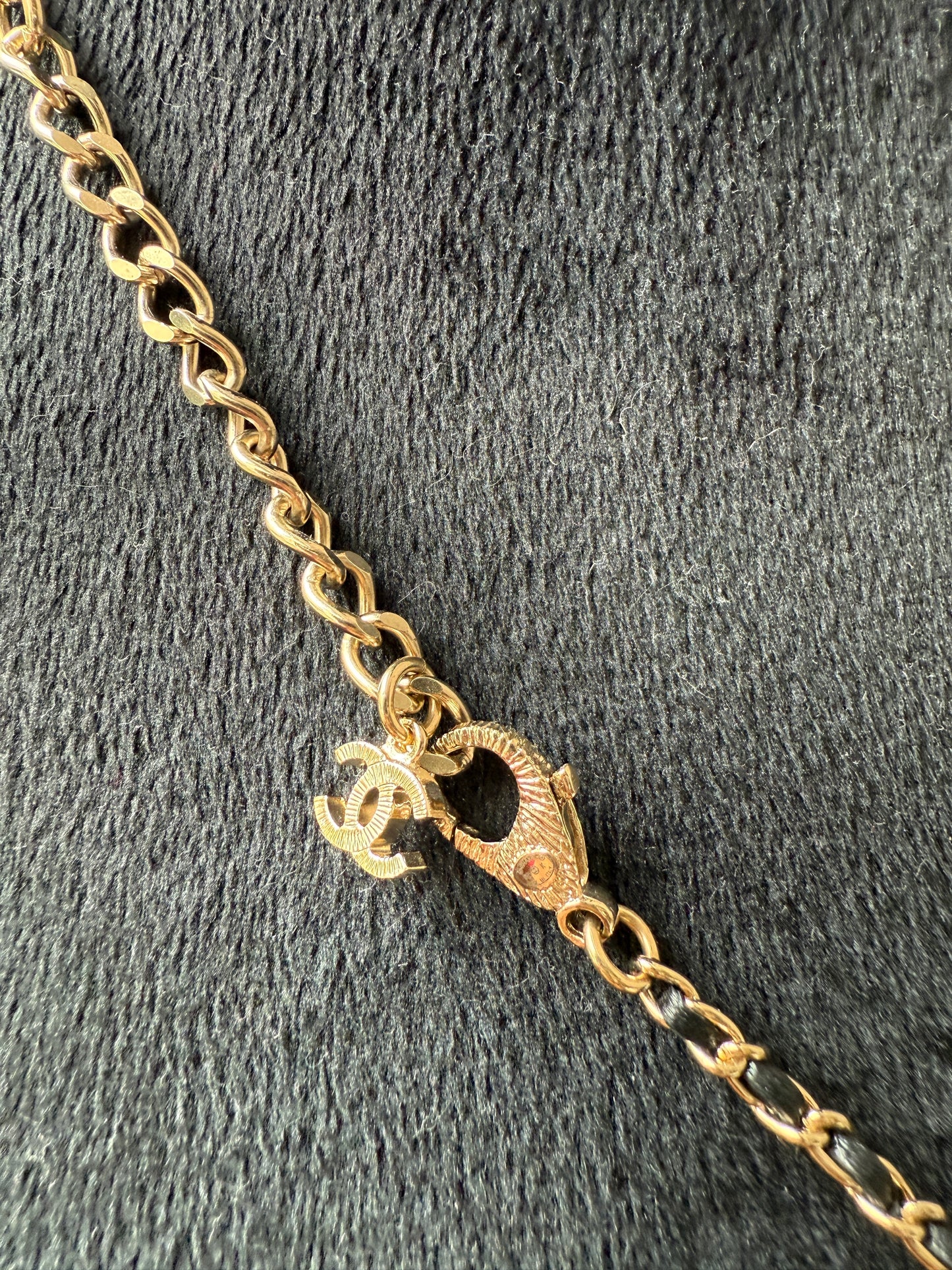 CHANEL 21K GOLD TONE LARGE HEART PENDANT CHARM BLACK INTERWOVEN CHAIN NECKLACE