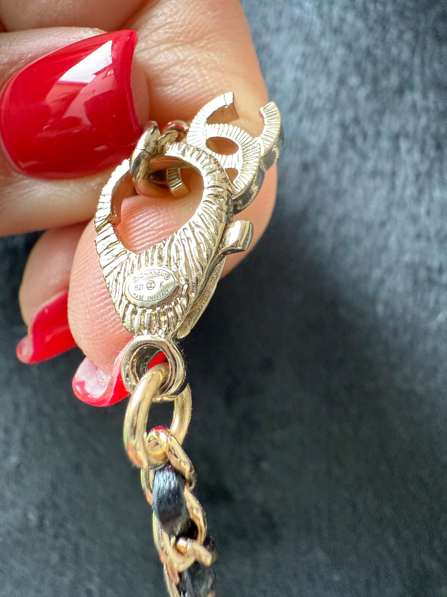 CHANEL 21K GOLD TONE LARGE HEART PENDANT CHARM BLACK INTERWOVEN CHAIN NECKLACE