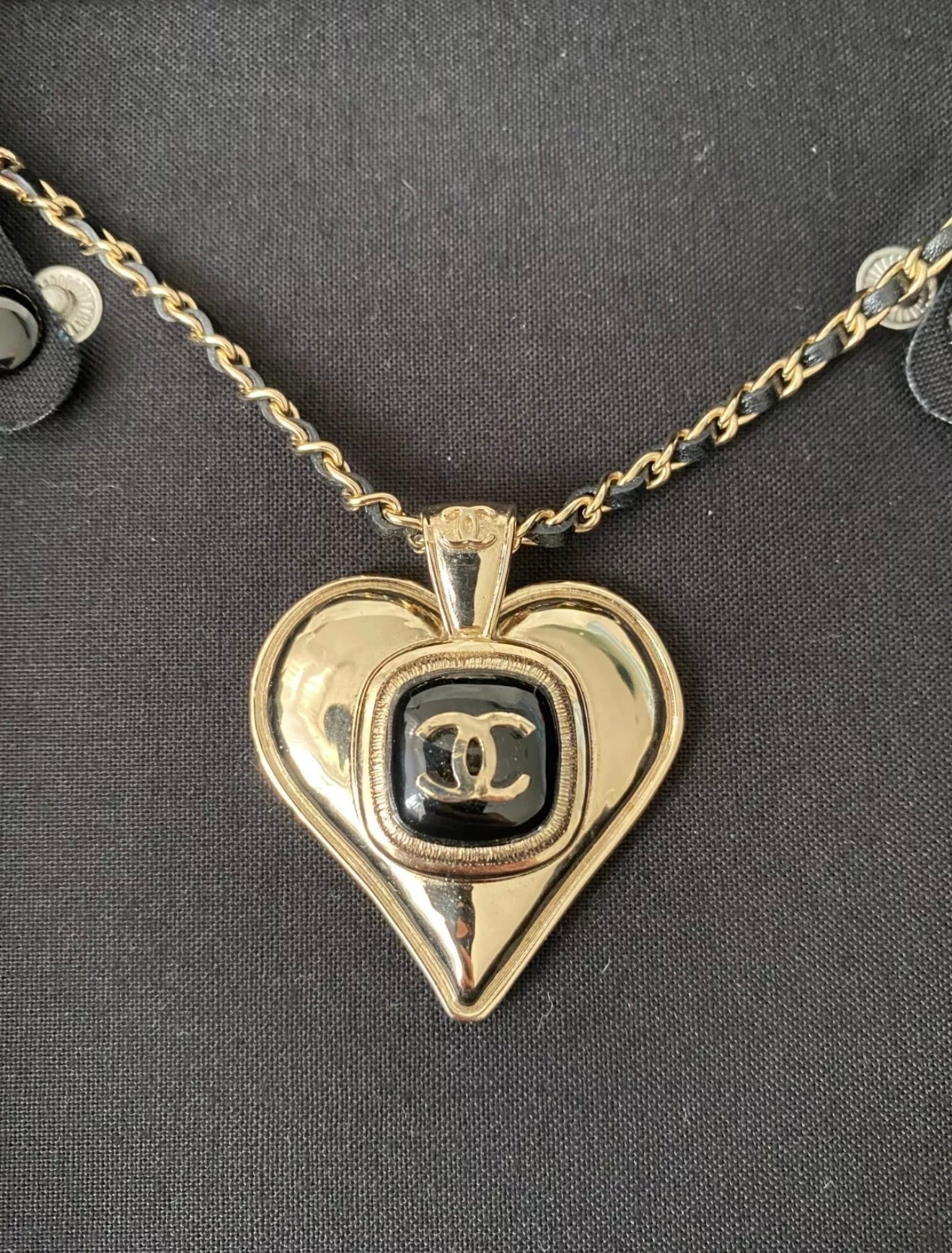 CHANEL 21K GOLD TONE LARGE HEART PENDANT CHARM BLACK INTERWOVEN CHAIN NECKLACE
