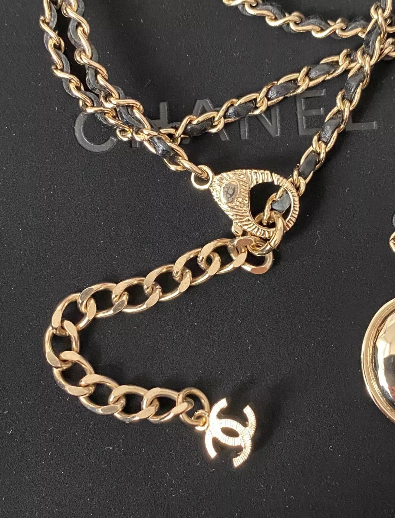 CHANEL 21K GOLD TONE LARGE HEART PENDANT CHARM BLACK INTERWOVEN CHAIN NECKLACE