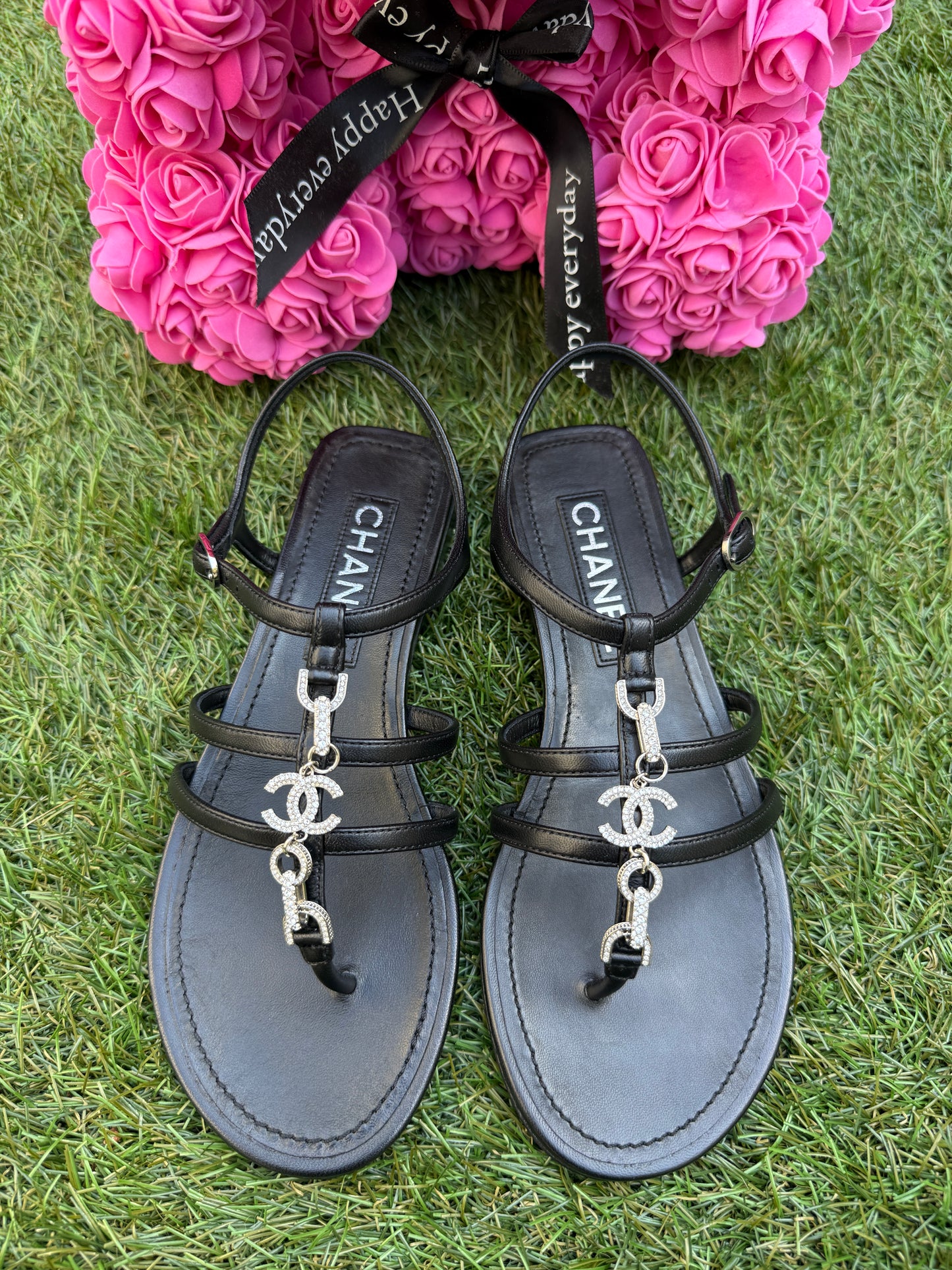 CHANEL 2023 BLACK LEATHER WITH CRYSTALS CC LOGO THONG SANDALS FLATS