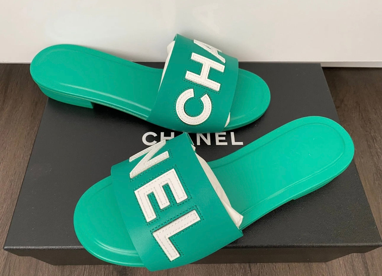 CHANEL CHA NEL LOGO GREEN LEATHER FLAT SHOES SLIDES MULES