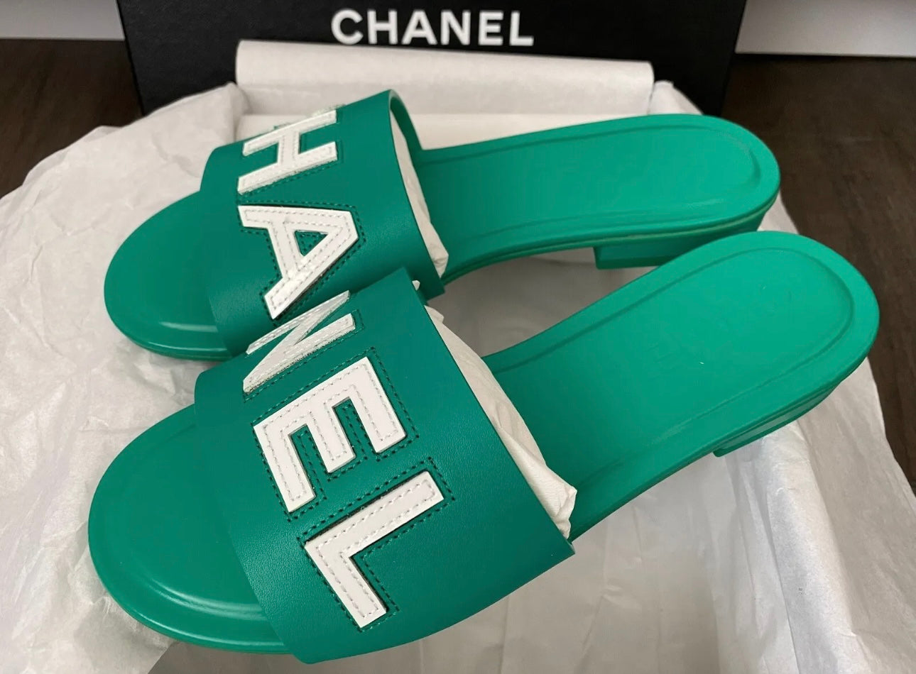 CHANEL CHA NEL LOGO GREEN LEATHER FLAT SHOES SLIDES MULES