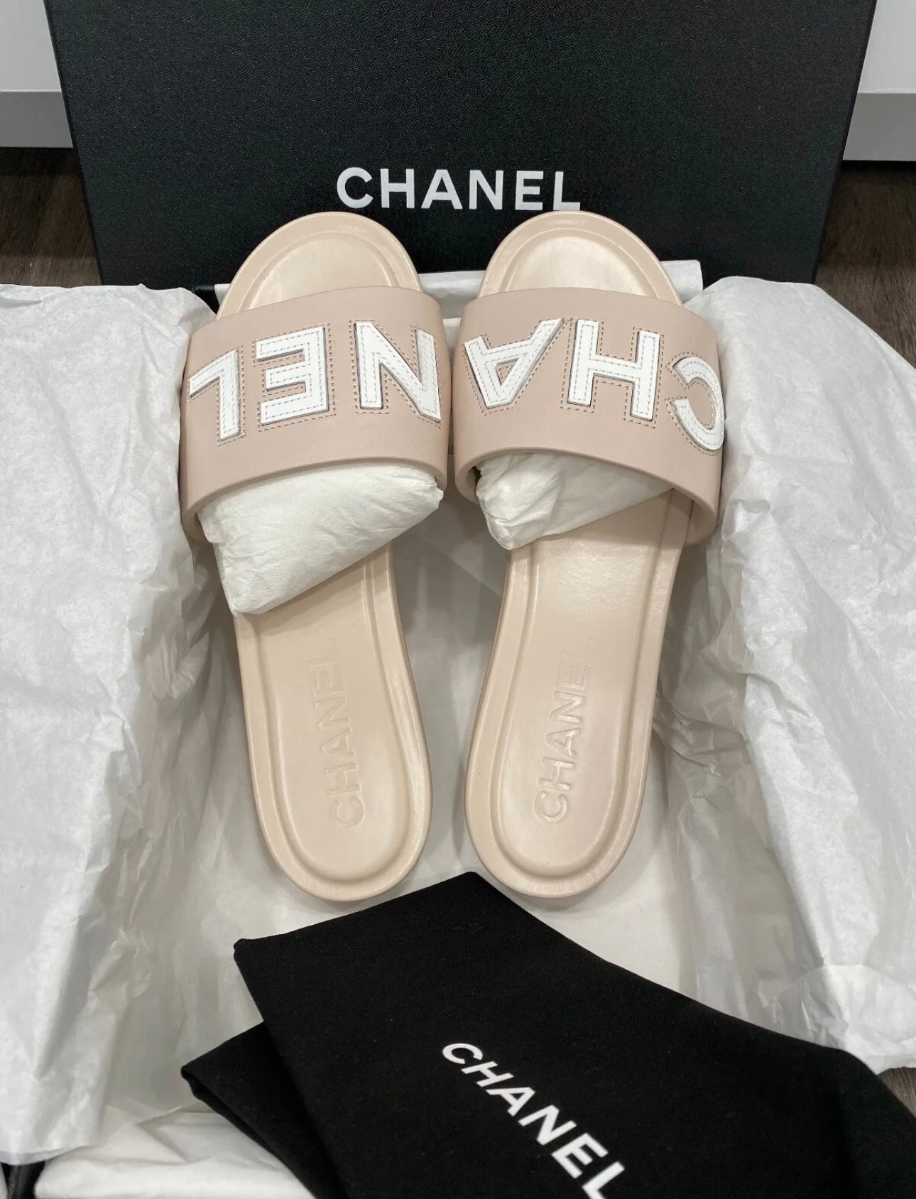 CHANEL CHA NEL LOGO BEIGE LEATHER FLAT SHOES SLIDES MULES – Miami