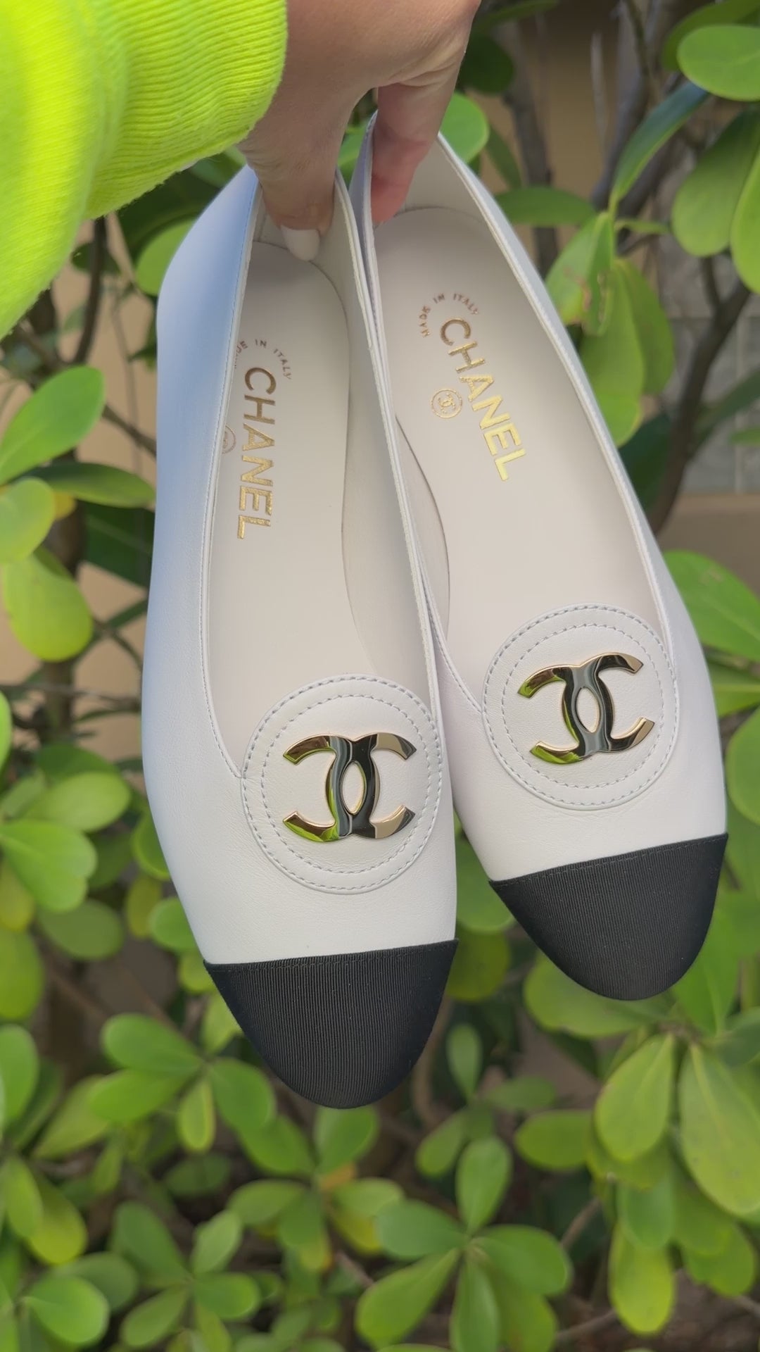 CHANEL SS 2026 CALFSKIN GROSGRAIN GOLD CC LOGO WHITE BLACK LEATHER