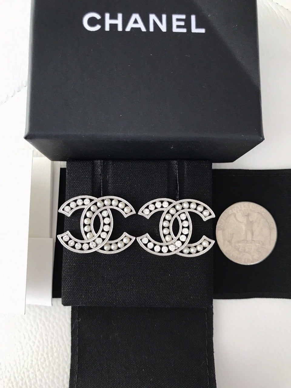 CHANEL 2018B CLASSIC SILVER TONE BIG CC LOGO CRYSTALS AND PEARLS STUDS EARRINGS