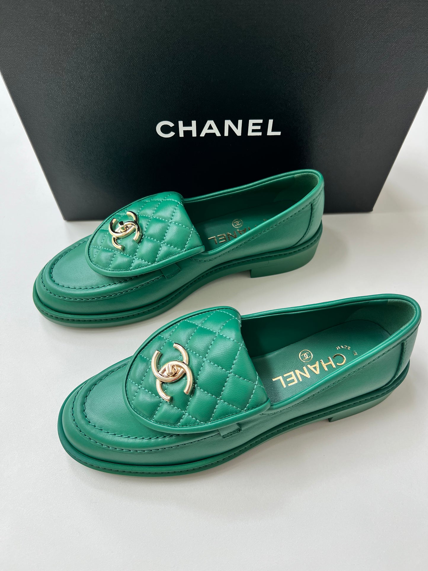 Chanel 22P Green Quilted Flap Turn Lock Gold CC Logo Slip On Flat Oxford Loafers Mocassins