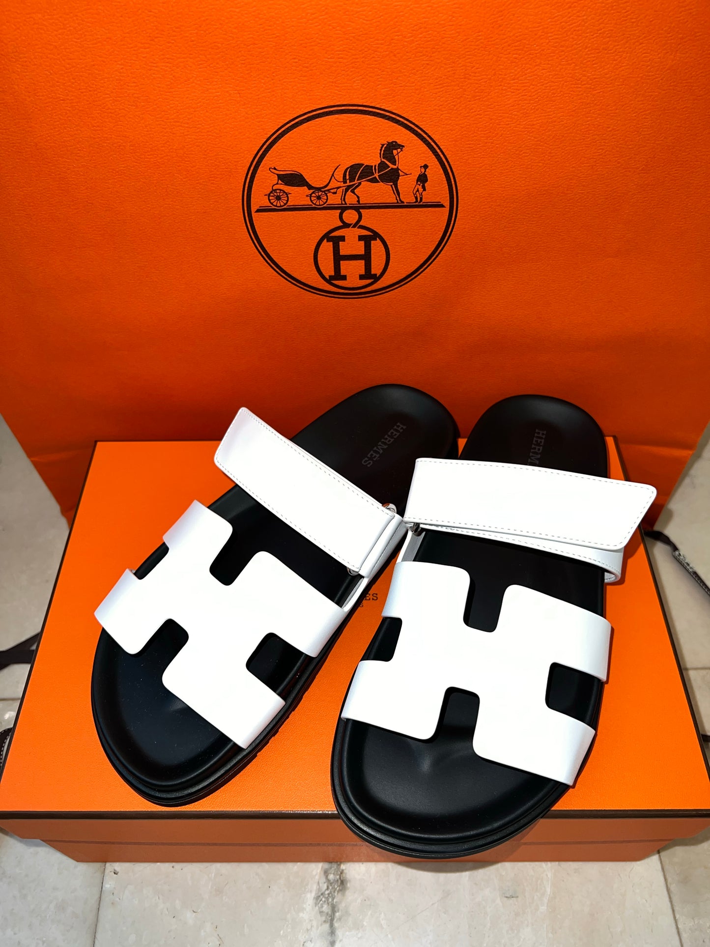 HERMES H CHYPRE WHITE BLACK LEATHER SANDALS SHOES FLAT SLIDES