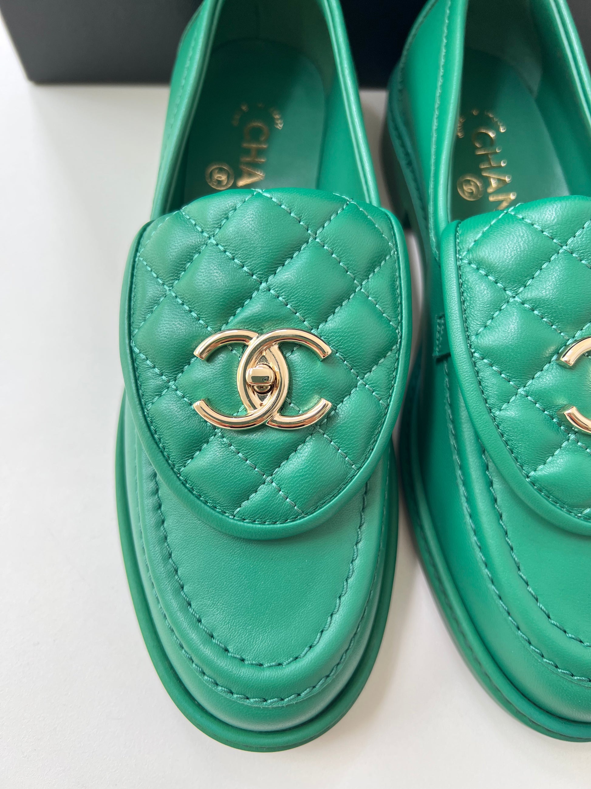 Chanel 22P Green Quilted Flap Turn Lock Gold CC Logo Slip On Flat Oxfo –  Miami Lux Boutique