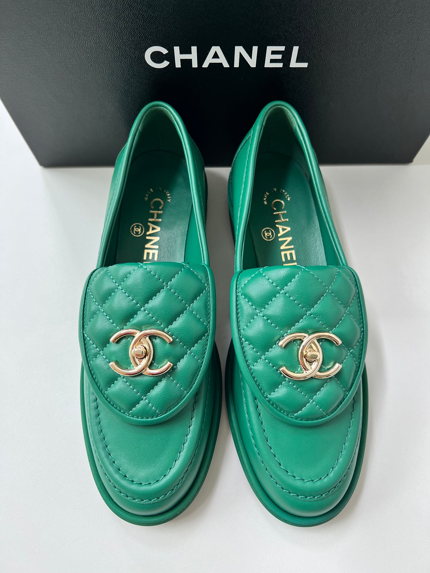 Chanel 22P Green Quilted Flap Turn Lock Gold CC Logo Slip On Flat Oxford Loafers Mocassins