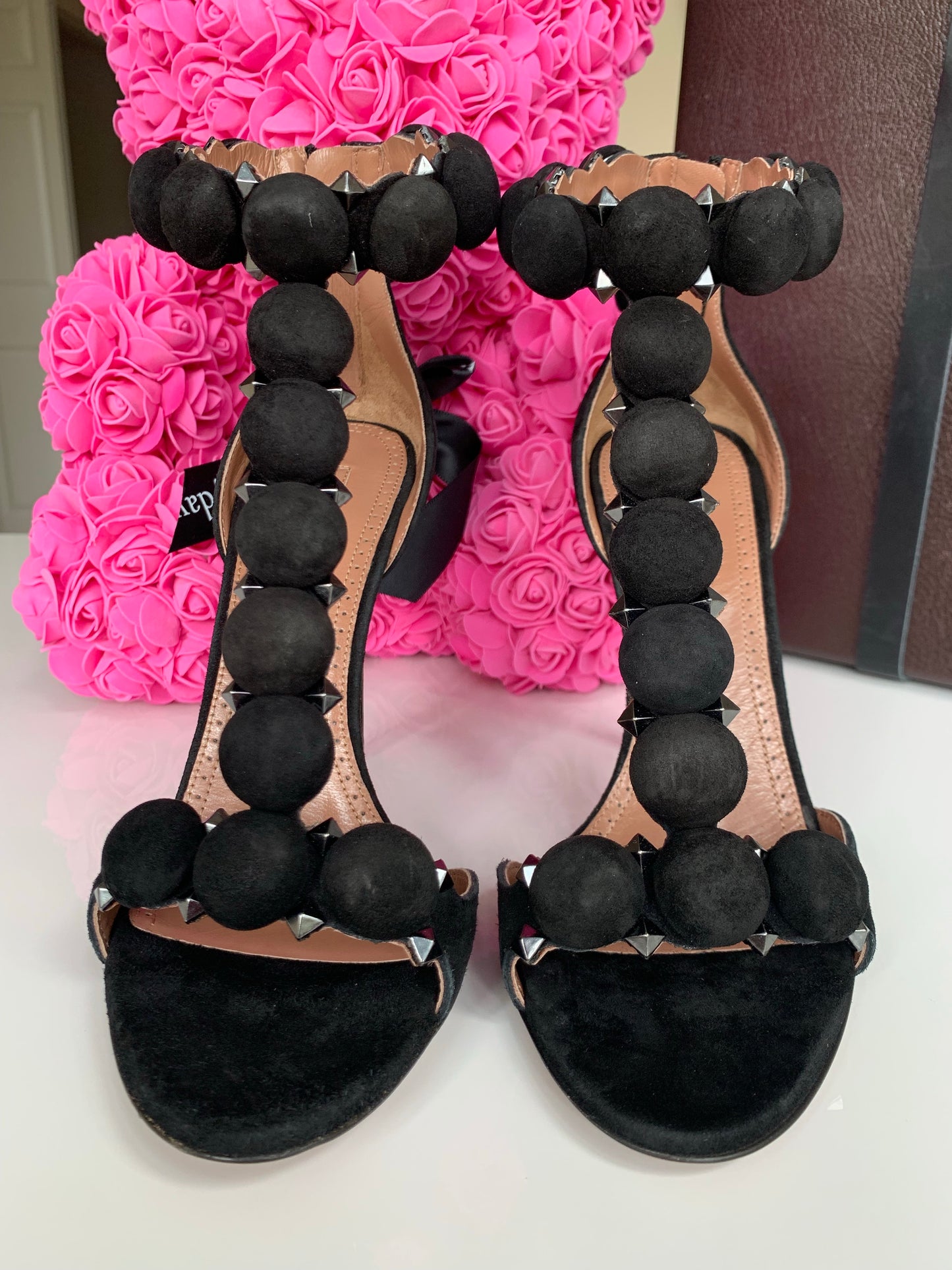 $1.5 K Alaia Black Suede T-Strap Bombe Sandals Shoes Open Toe Heels