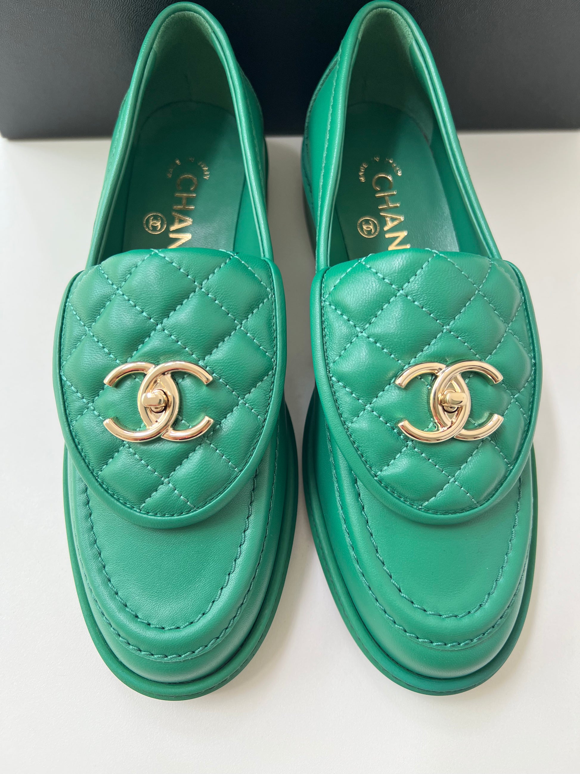 Chanel 22P Green Quilted Flap Turn Lock Gold CC Logo Slip On Flat Oxford  Loafers Mocassins