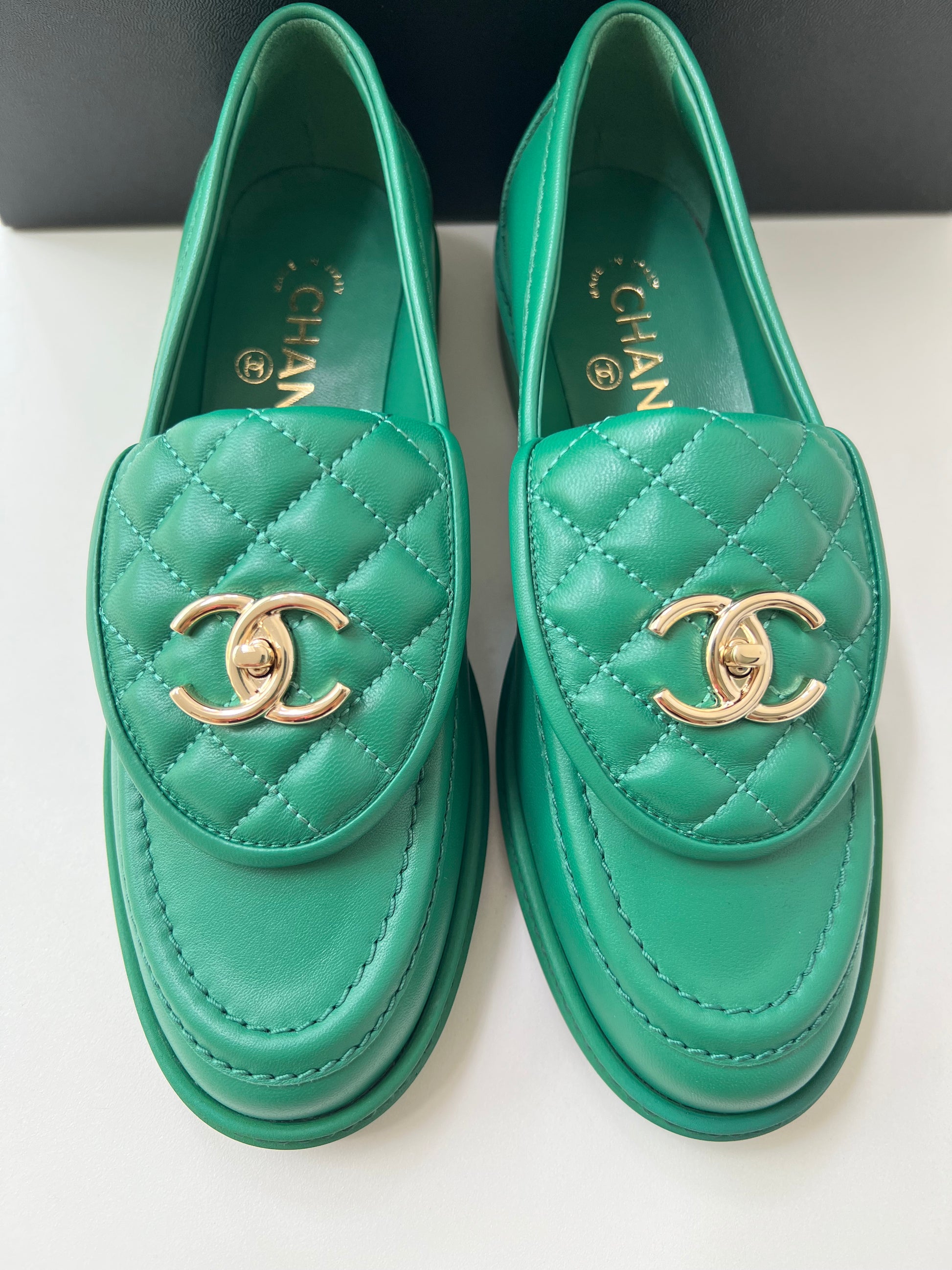 Chanel 22P Green Quilted Flap Turn Lock Gold CC Logo Slip On Flat Oxfo –  Miami Lux Boutique