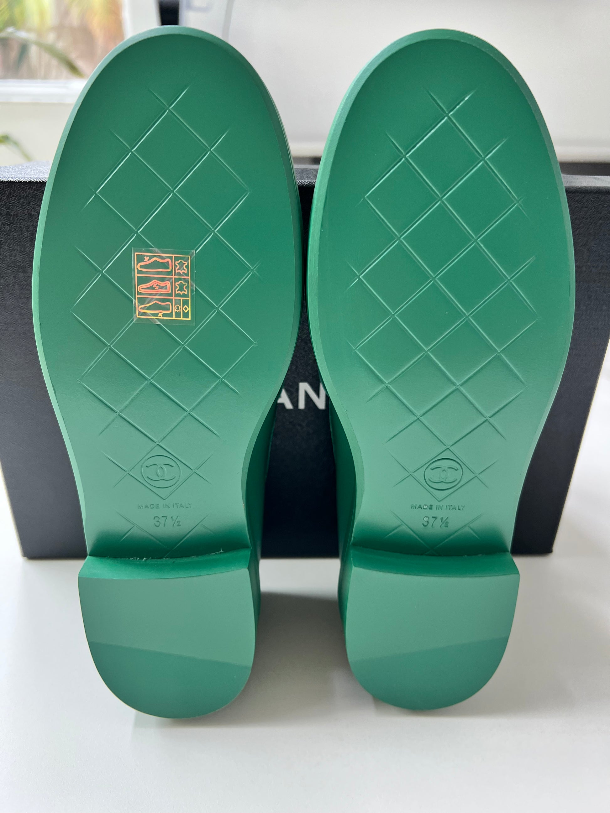 Chanel 22P Green Quilted Flap Turn Lock Gold CC Logo Slip On Flat Oxfo –  Miami Lux Boutique