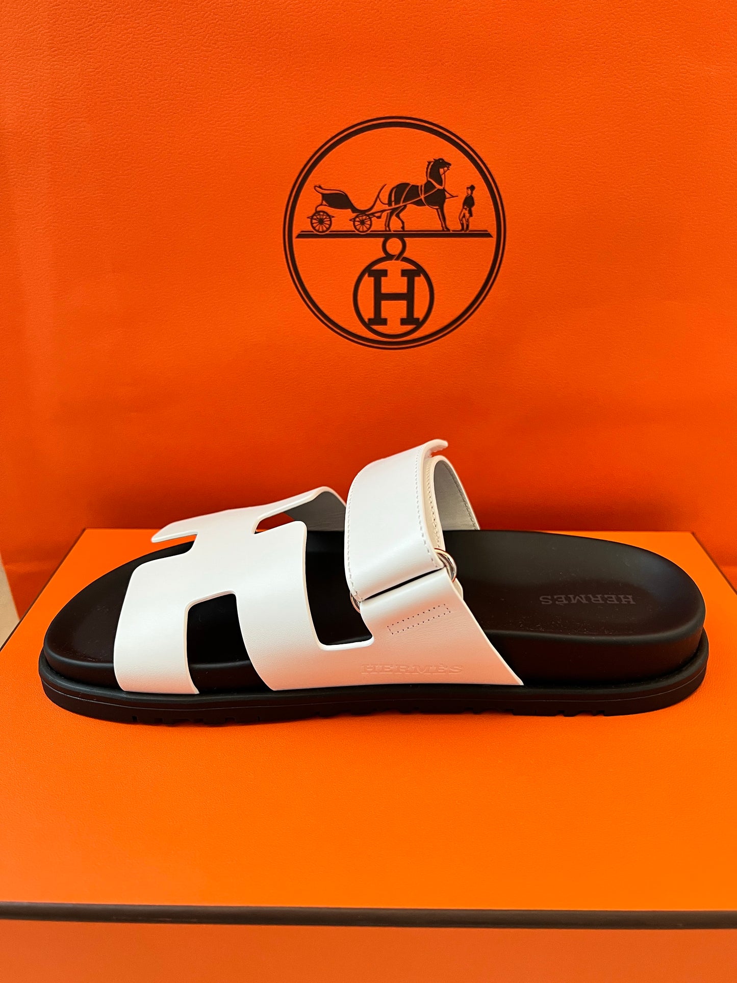 HERMES H CHYPRE WHITE BLACK LEATHER SANDALS SHOES FLAT SLIDES