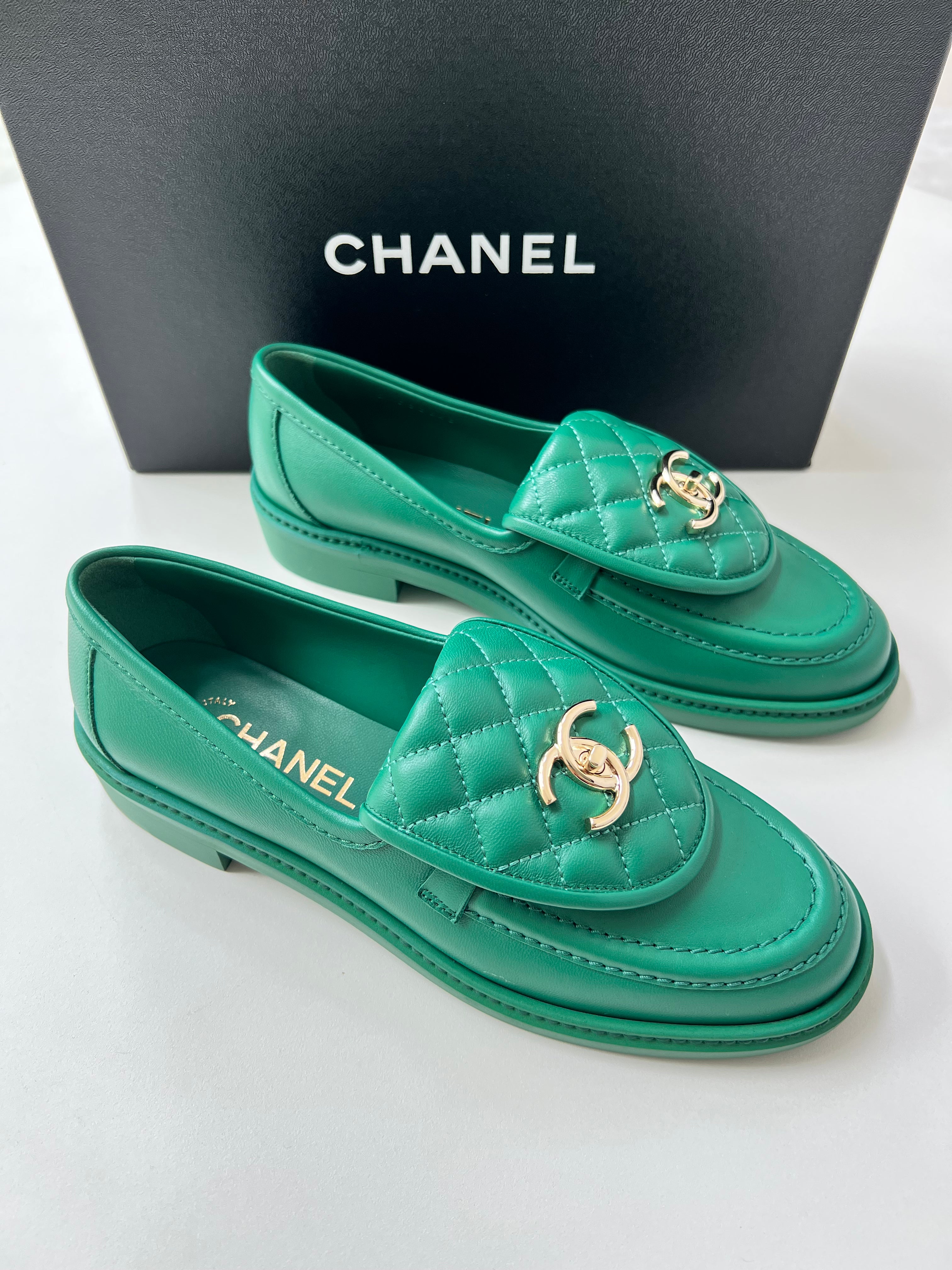 Chanel 22P Green Quilted Flap Turn Lock Gold CC Logo Slip On Flat