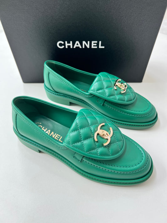 Chanel 22P Green Quilted Flap Turn Lock Gold CC Logo Slip On Flat Oxford Loafers Mocassins