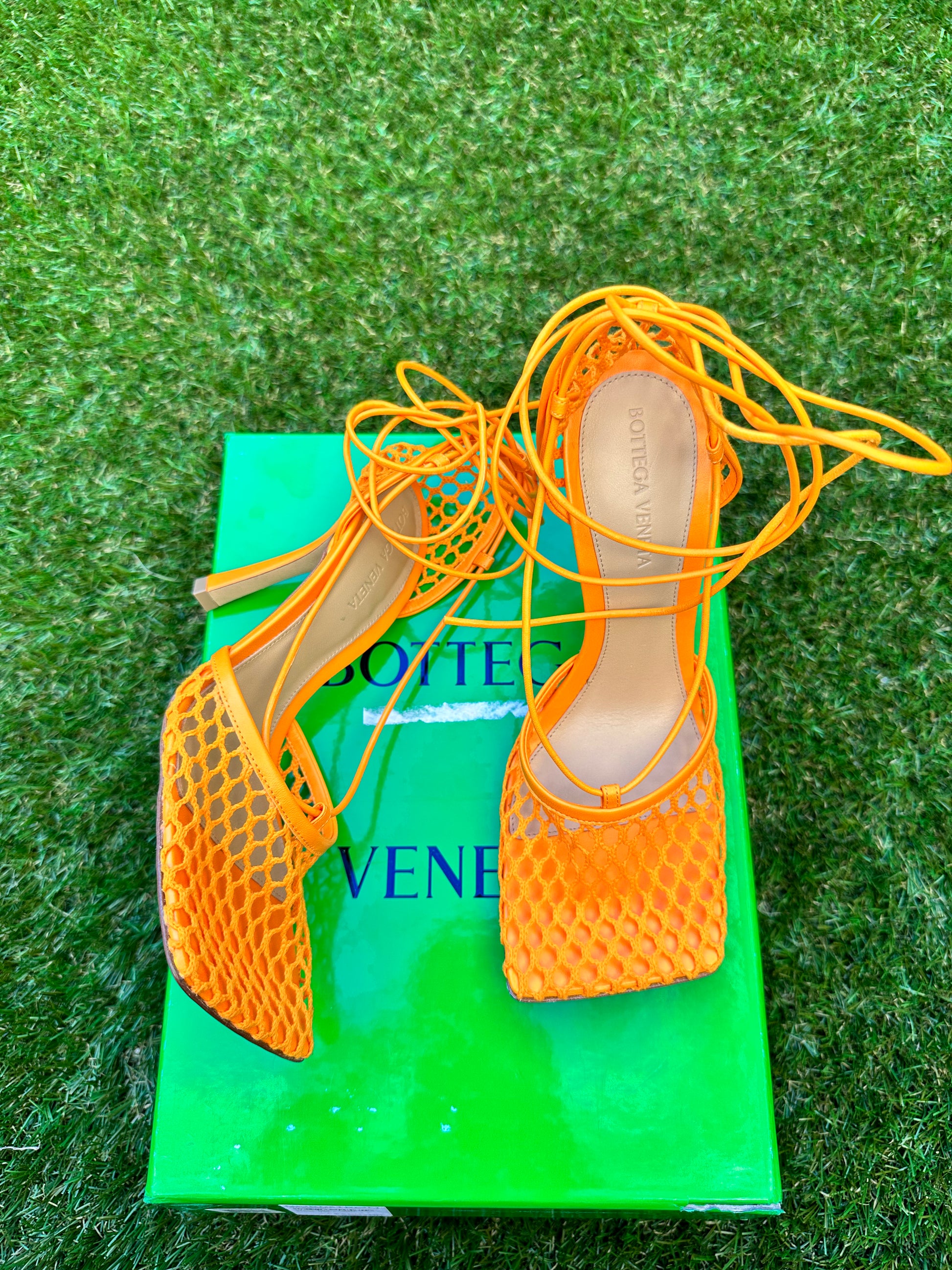 サンダル・ミュール Bottega Veneta Stretch Lace-Up Sandal Orange Bottega Veneta Stretch Orange Tangerine Caged Mesh Heels