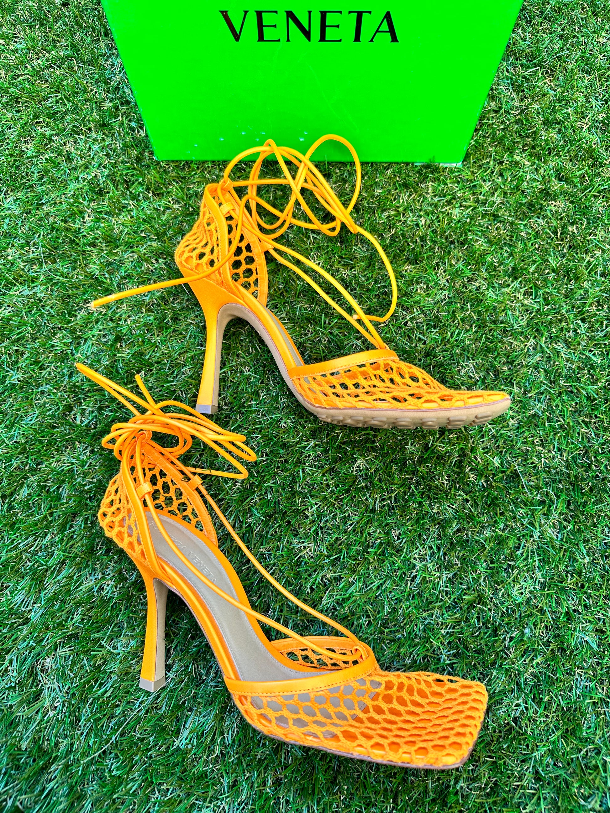 サンダル・ミュール Bottega Veneta Stretch Lace-Up Sandal Orange Bottega Veneta Stretch Orange Tangerine Caged Mesh Heels