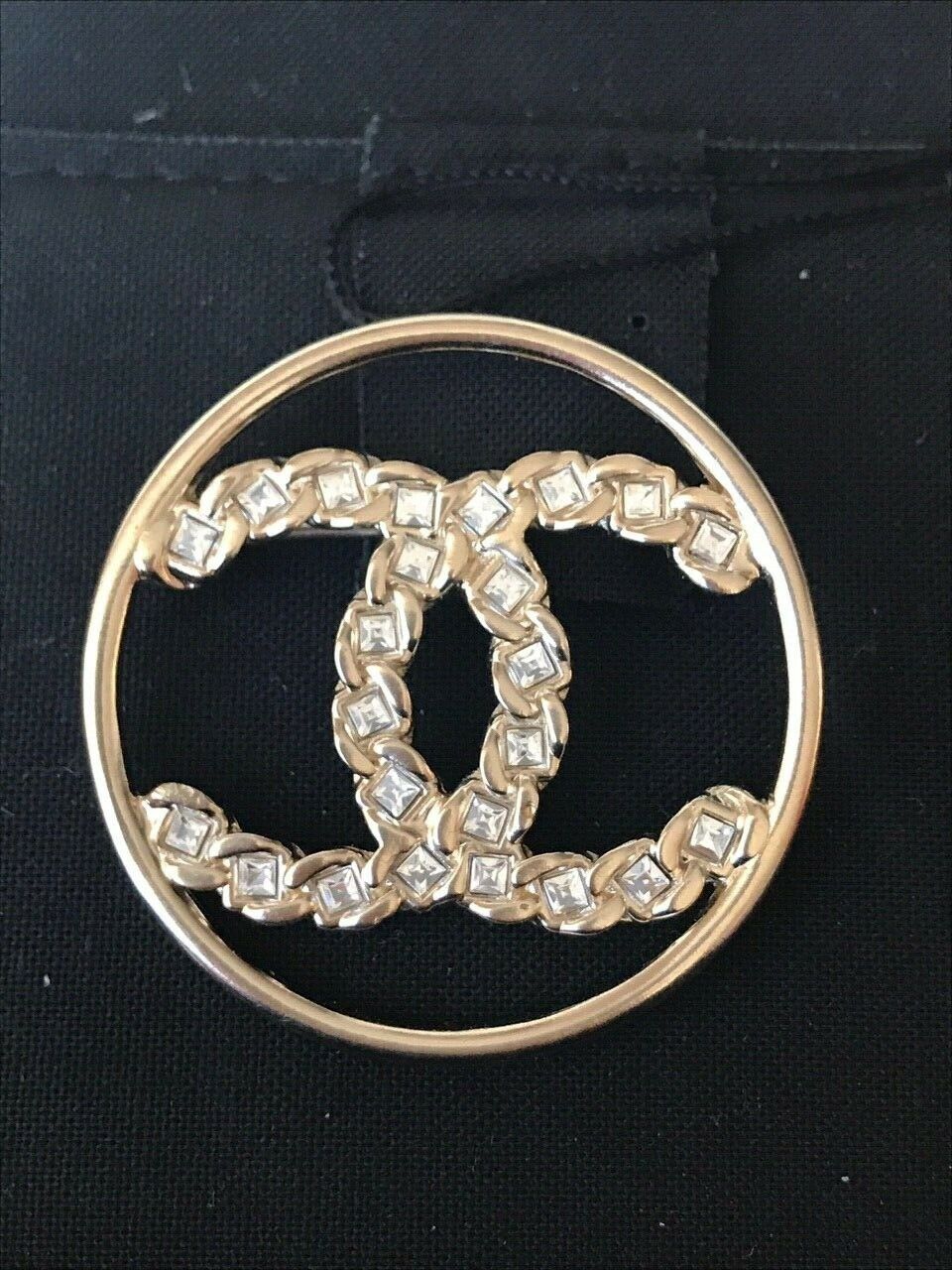 CHANEL 2019 GOLDEN TONE CC LOGO WHITE CRYSTALS ROUND BROOCH PIN CHARM