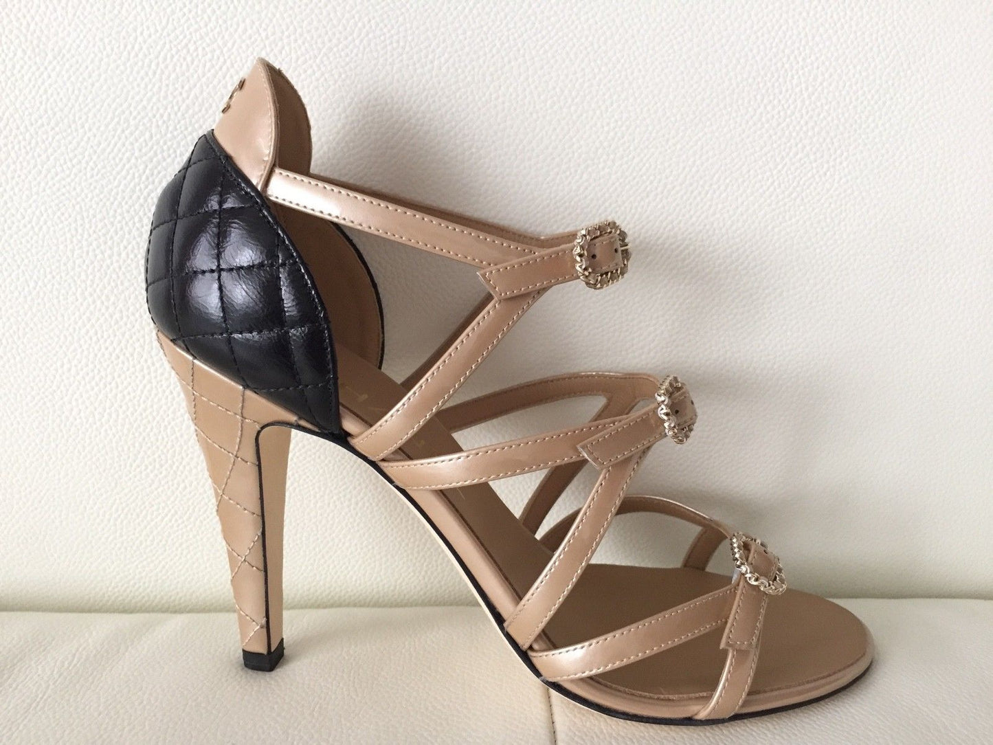 $1K CHANEL BEIGE BLACK LEATHER STRAPPY BUCKLE SANDAL SANDALS HEELS SHOES